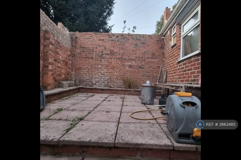 4 bedroom house in Grove Crescent, Teignmouth, TQ14 (4 bed) (#2663485)