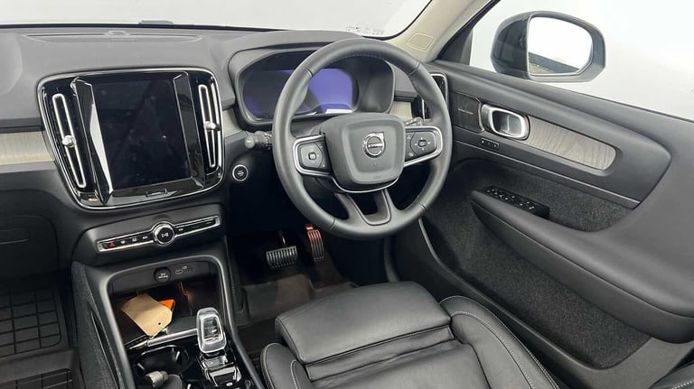 2022 Volvo XC40 2.0 B4P Ultimate Dark 5dr Auto SUV Petrol Automatic