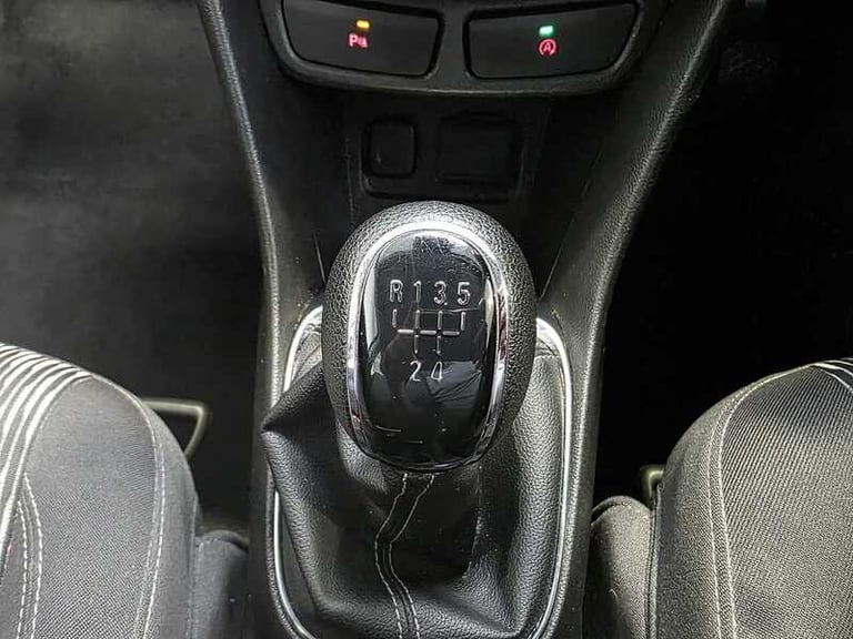 2015 Vauxhall Mokka 1.6i Tech Line 5dr HATCHBACK PETROL Manual