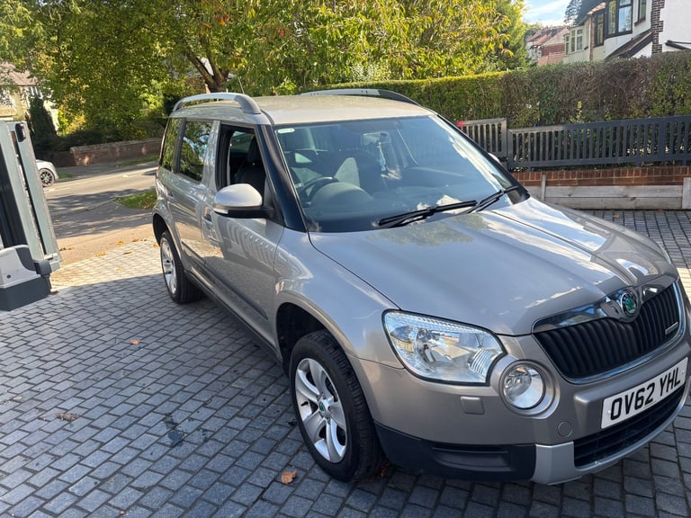 Skoda, YETI, Hatchback, 2012, Manual, 1598 (cc), 5 doors