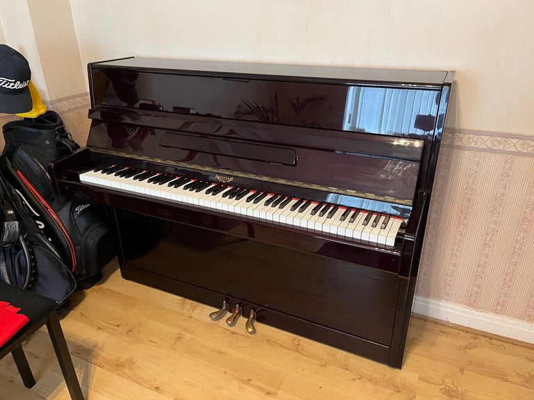 image for Evestaff Piano (Mahogany)