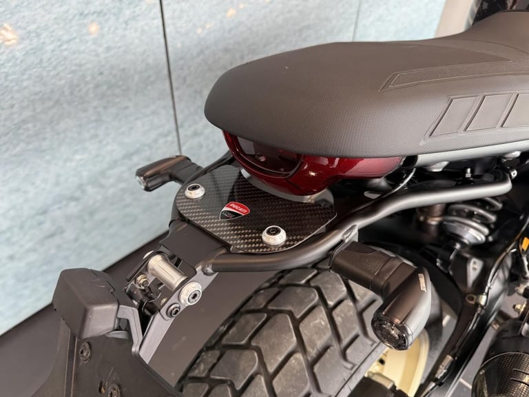 DUCATI SCRAMBLER FULL THROTTLE
