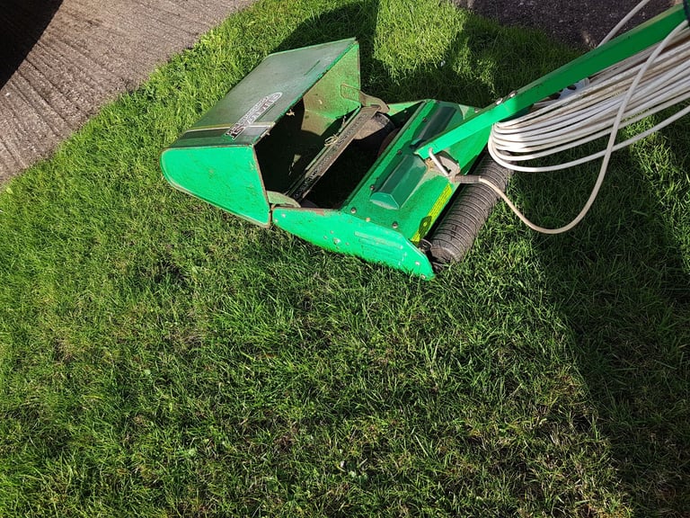 Electric cylinder lawnmower  
