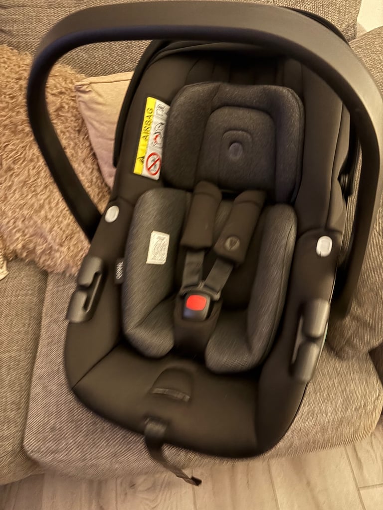 image for Venicci Tiago car seat and 360 isofix base 