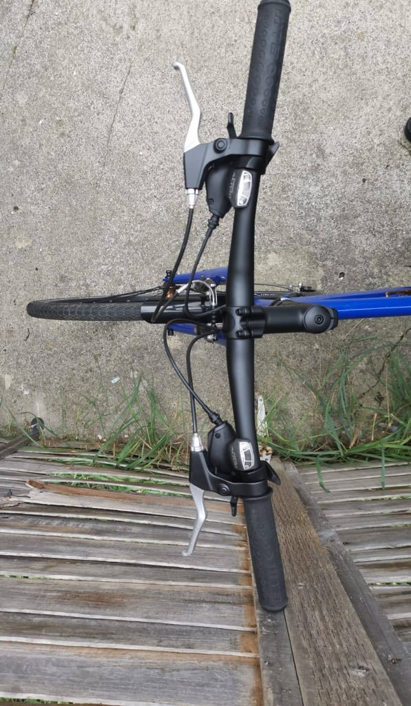 SPECIALIZED MOUNTAIN BIKE 
