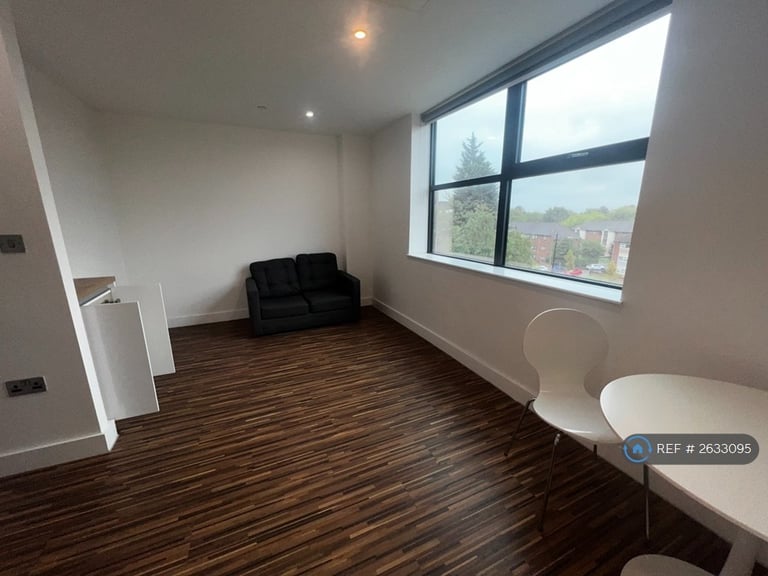 1 bedroom flat in Westpoint, Old Trafford, Manchester, M16 (1 bed) (#2633095)