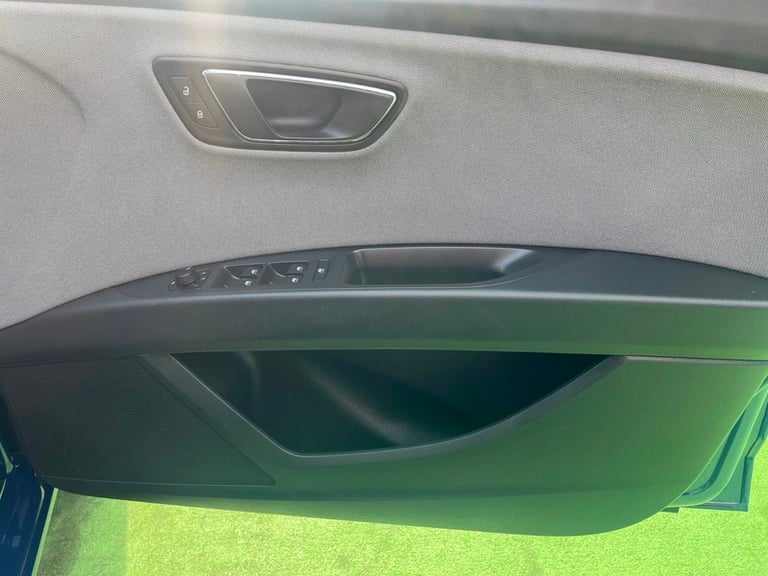 SEAT Leon 1.2 TSI SE Dynamic Technology ST 5dr Petrol Manual Euro 6 (s/s) (110 p