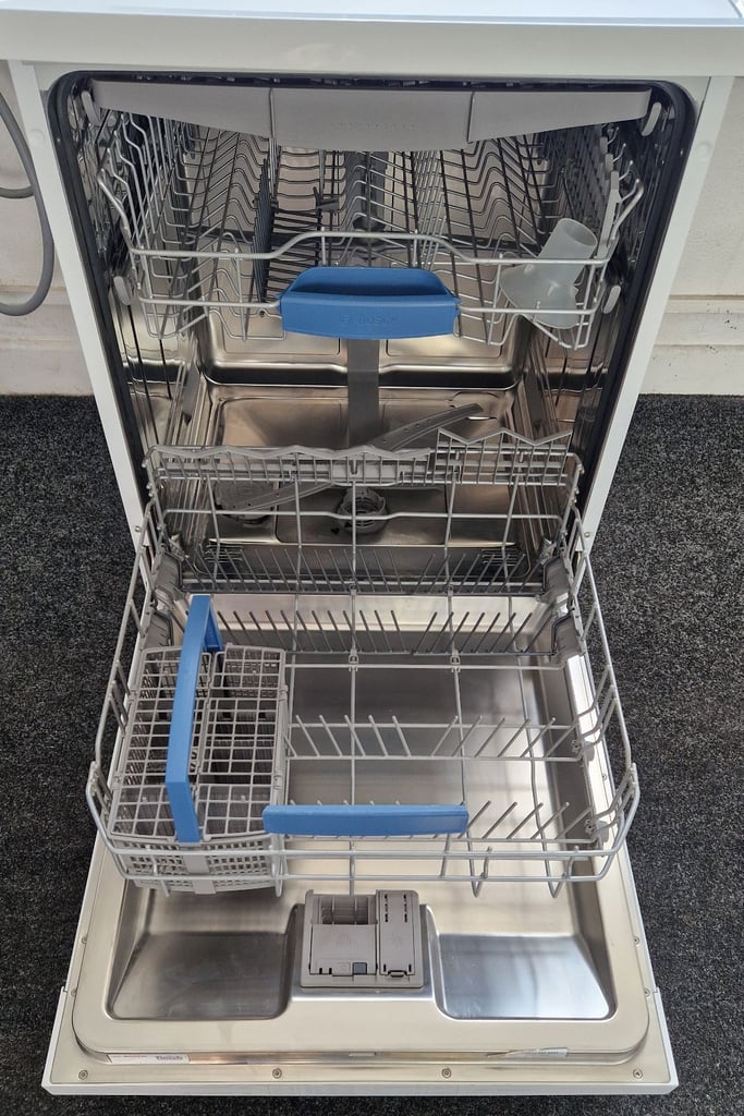 Bosch 14 Place Full Size Dishwasher + FREE Local Delivery + Install. 3 Month Guarantee.