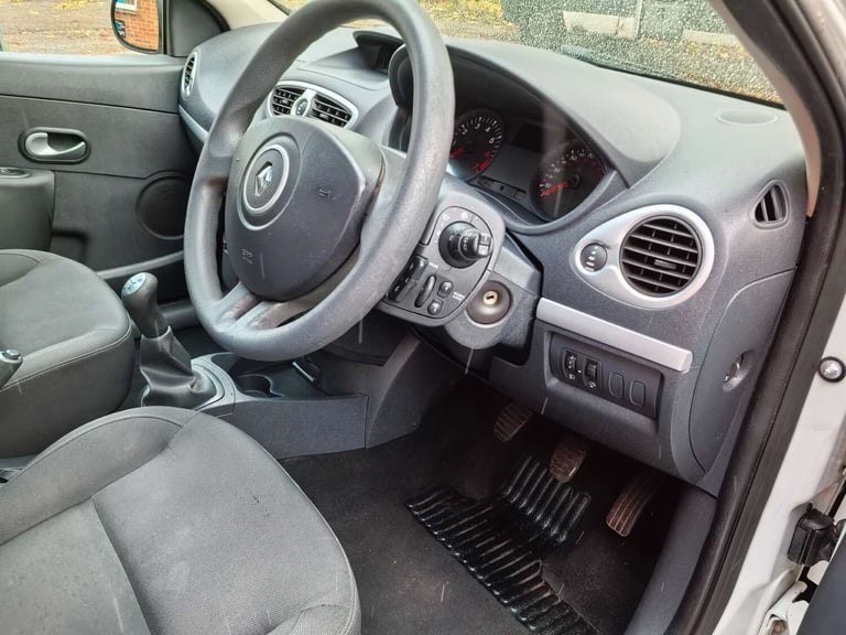 2009 Renault Clio 1.1 Clio Expression 16v 5dr Hatchback Petrol Manual