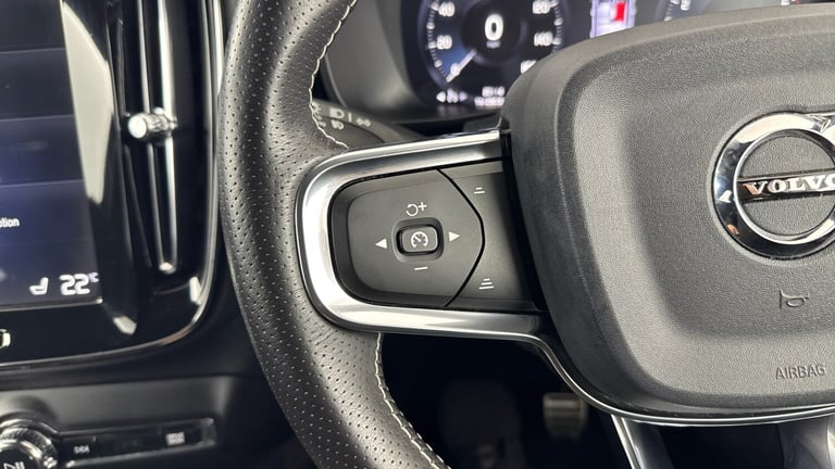 2020 Volvo XC40 T3 R-Design SUV Petrol Manual