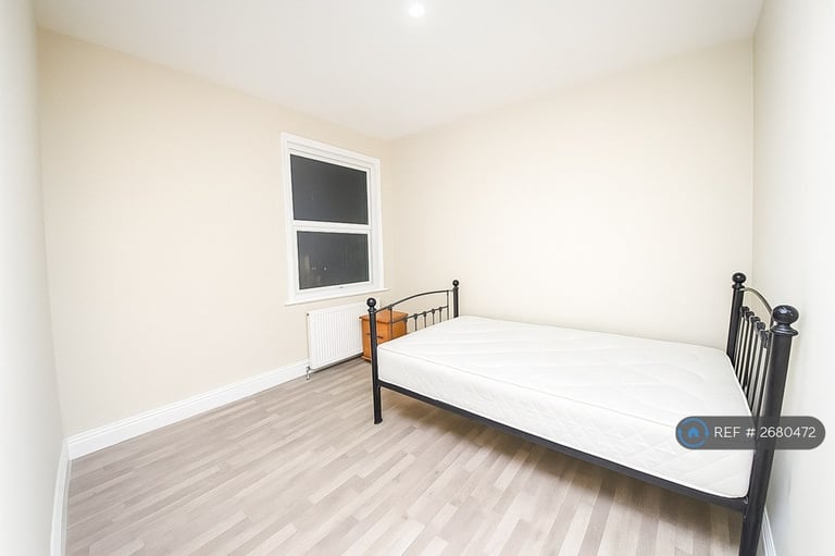 3 bedroom flat in Church Road, London, E10 (3 bed) (#2680472)