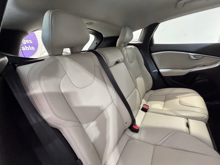 2016 16 VOLVO V40 2.0 D2 SE LUX HATCHBACK 5DR DIESEL MANUAL EURO 6 (S/S) (120 PS