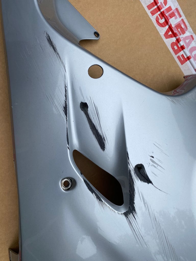 Damaged CBR 600 F4i fairing & 2 front fenders / mudguards for donor / repair