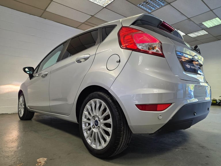  Ford Fiesta 1.6 Titanium Powershift Euro 5 5dr Petrol Automatic