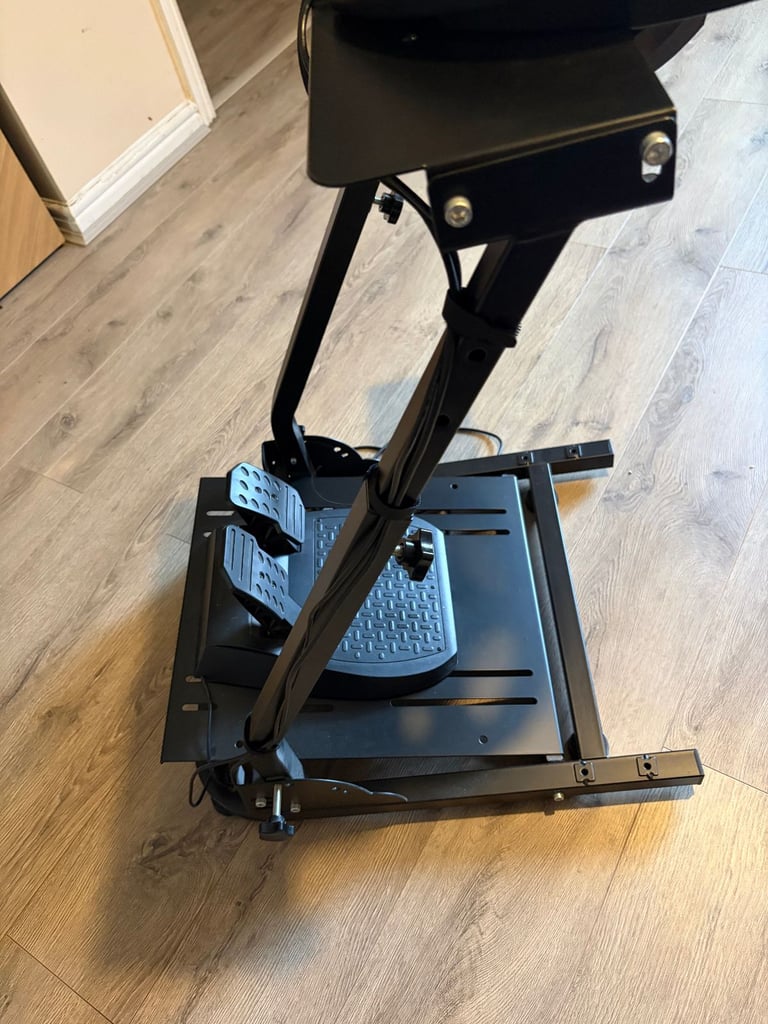 Thrustmaster T80 Racing wheel with Vevor stand 