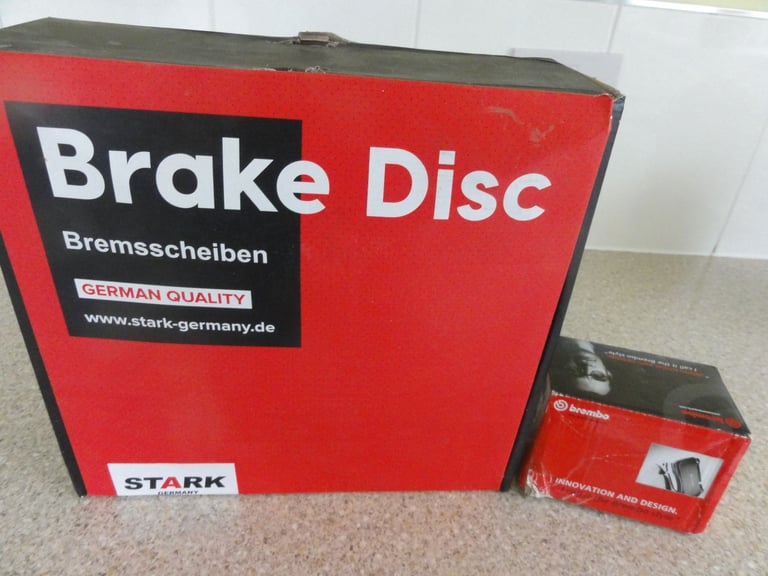 KIA CEED MK2 REAR BRAKE DISCS/PADS.