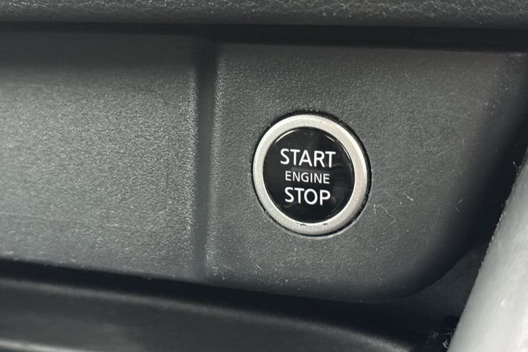 2022 Nissan Qashqai 1.3 DIG-T MHEV N-Connecta XTRON Euro 6 (s/s) 5dr SUV PETROL Automatic