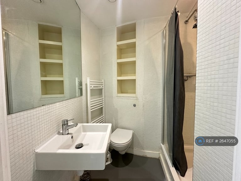 Studio flat in The Rotunda, Birmingham, B2 (#2647055)