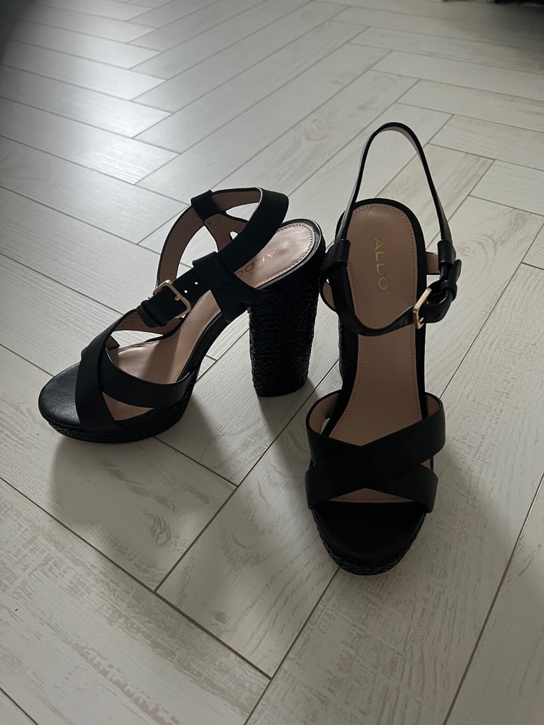 ALDO sandal, size 5