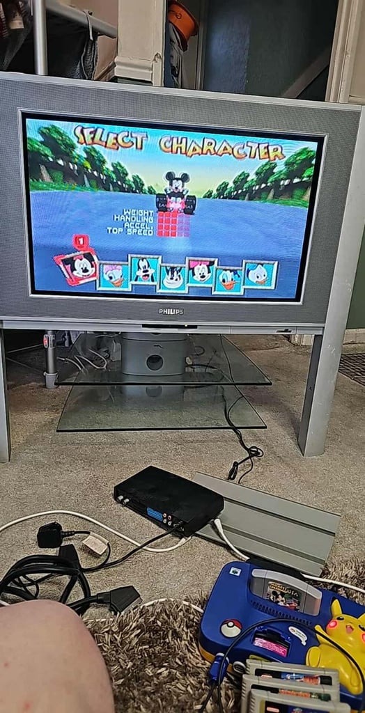 32" phillips matchline crt tv  with remote 