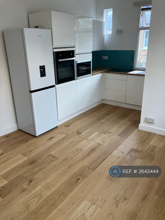 3 bedroom flat in Kings Road, Kingston, KT2 (3 bed) (#2643444)