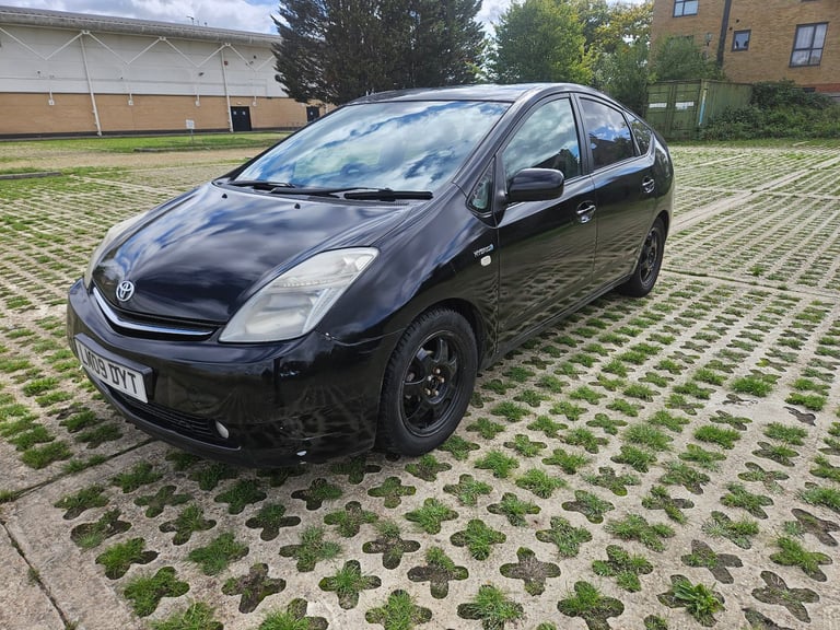 TOYOTA HYBIRD LONG MOT MECHANIALLY 100% FIT EXCELLENT FAMILY CAR 1850