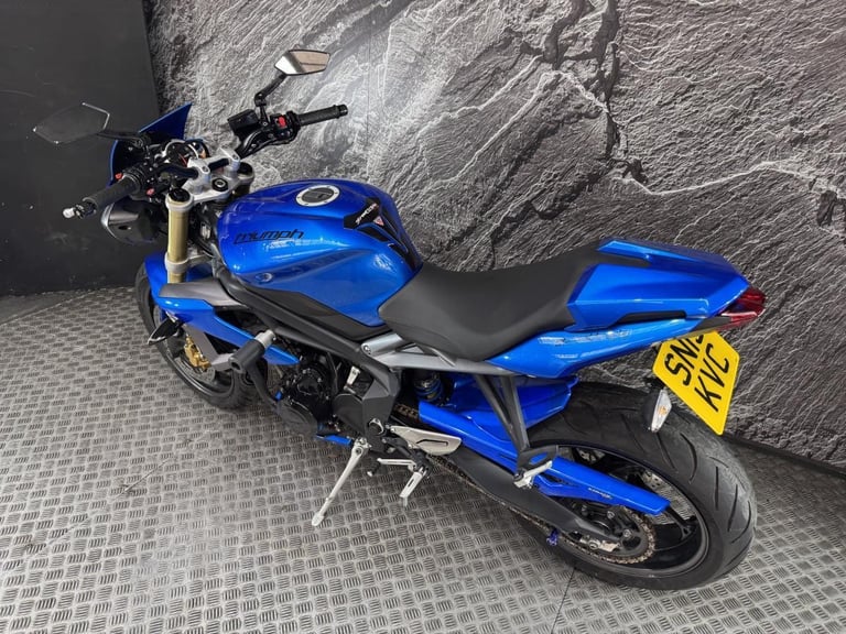 TRIUMPH STREET TRIPLE 675 2013