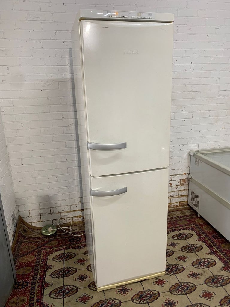 🚚 TopBrand Miele Tall 2M Fridge Freezer