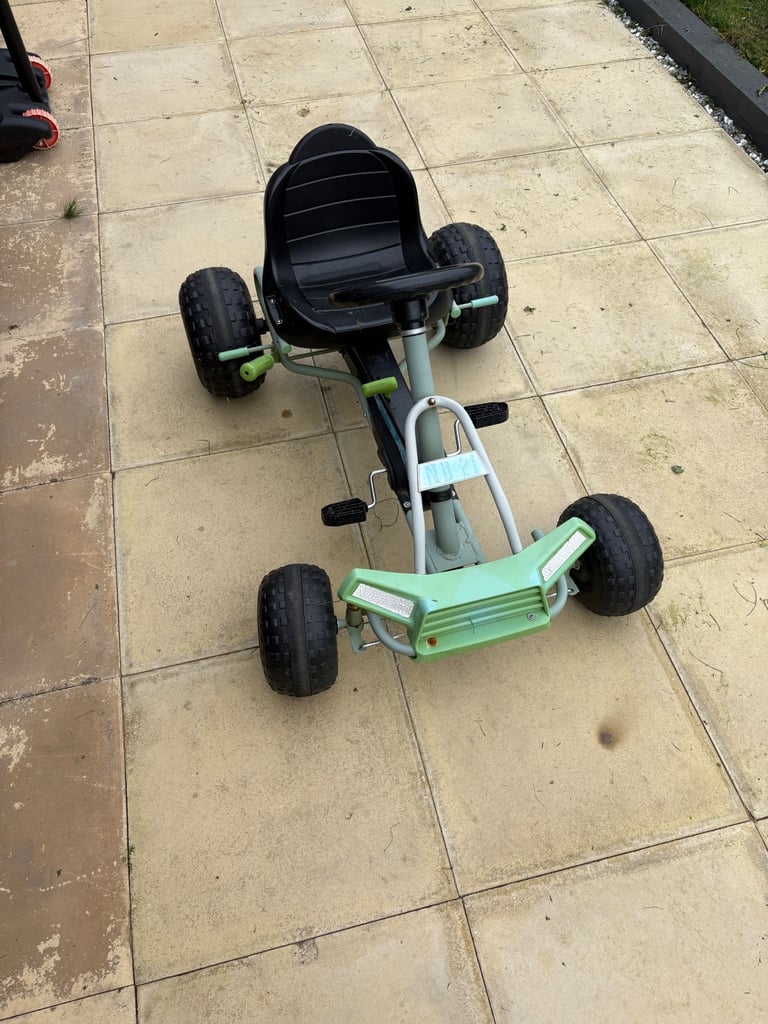 Kids peddle go kart