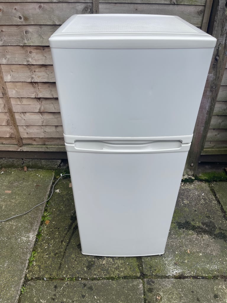 ESSENTIAL FRIDGE FREEZER FREE DELIVERY 🚚 