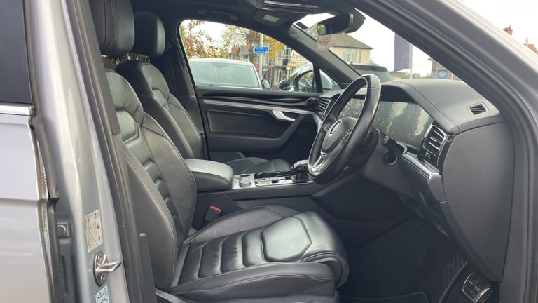 2018 Volkswagen Touareg 3.0 V6 TDI 4Motion R-Line Tech 5dr Tip Auto Diesel Estate Estate Diesel A...