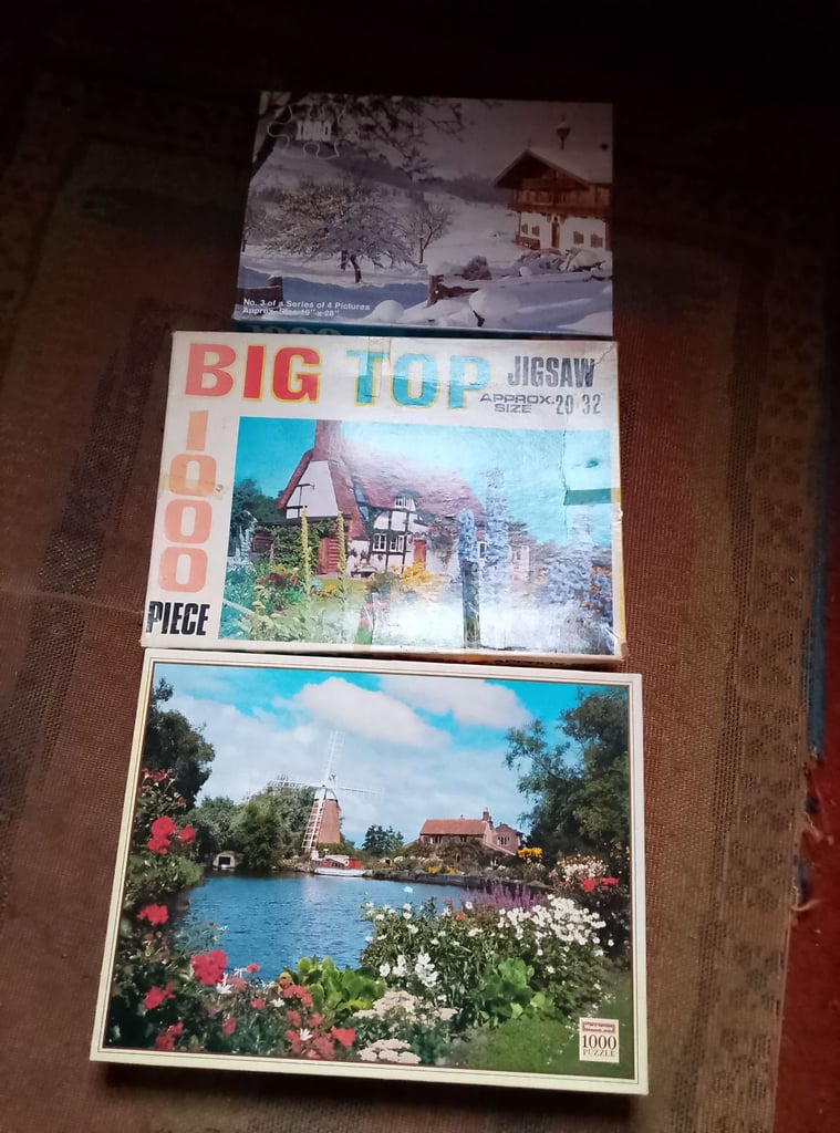 image for Jigsaw puzzles £2 the lot