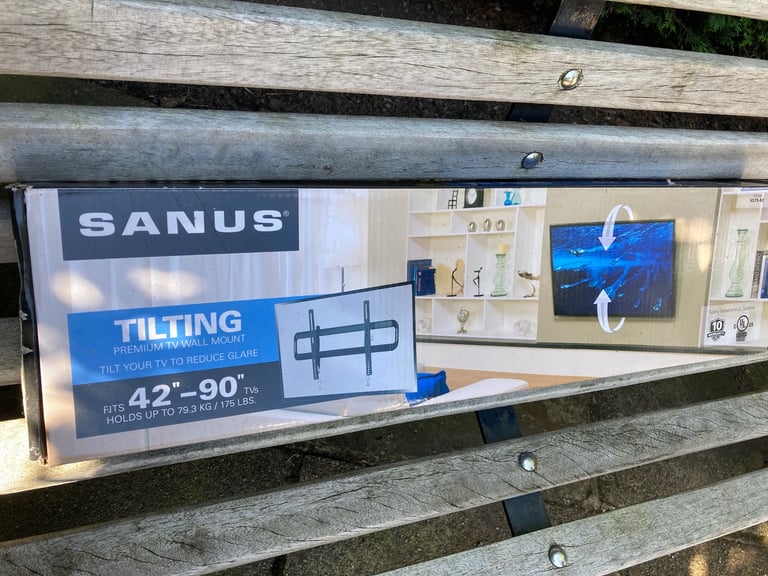 Sanus TV bracket 42’-90’