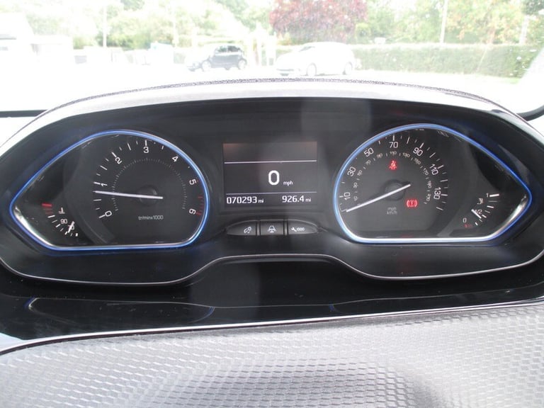 Peugeot 2008 BLUE HDI ALLURE