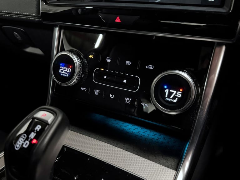 2022 Jaguar XE 2.0 D200 MHEV R-Dynamic SE Saloon 4dr Diesel Auto Euro 6 (s/s) (204 ps) SALOON Die...