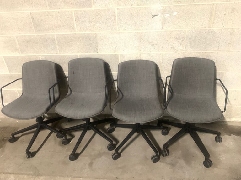 image for Orangebox meeting chair with a gray upholstered seat and black base in excellent condition )