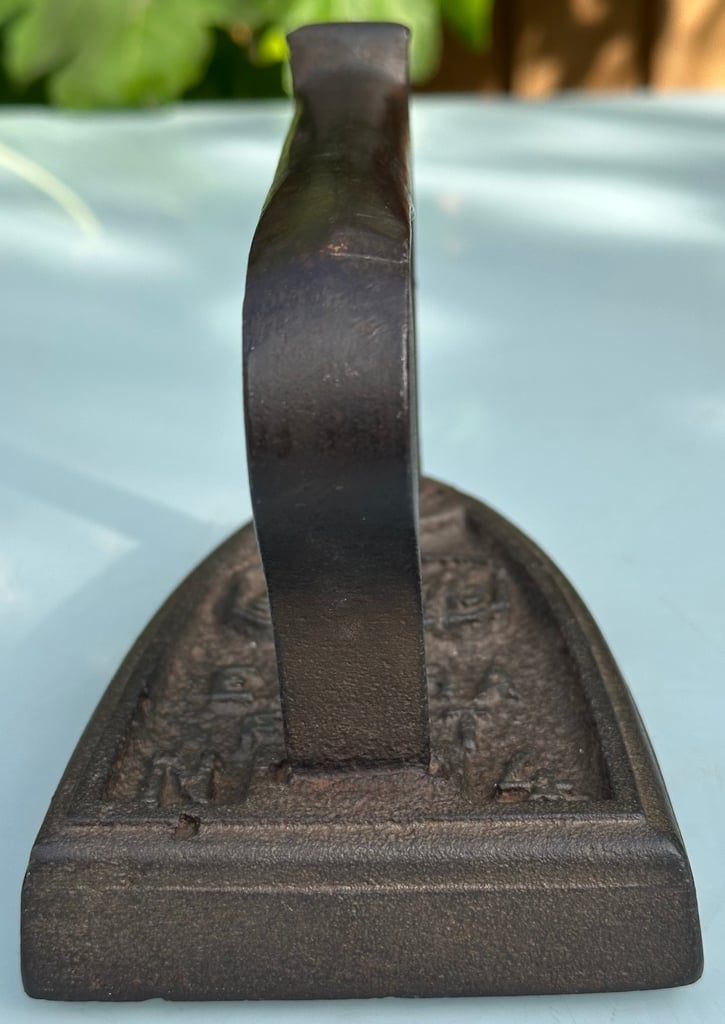 ANTIQUE FRENCH CAST IRON FLAT IRON, SAD IRON, A.M EXTRA FORT No4 - 1800s - WILL POST!
