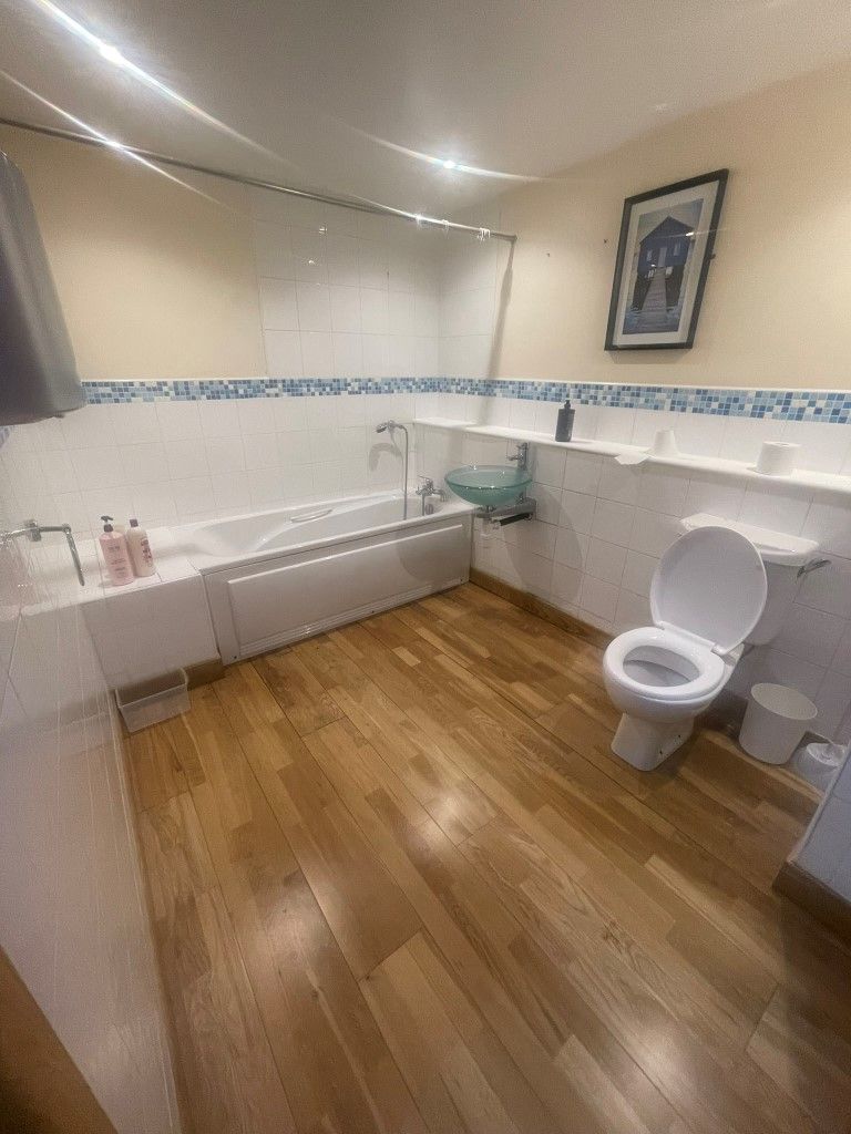 Spacious and modern three-bedroom apartment in city centre