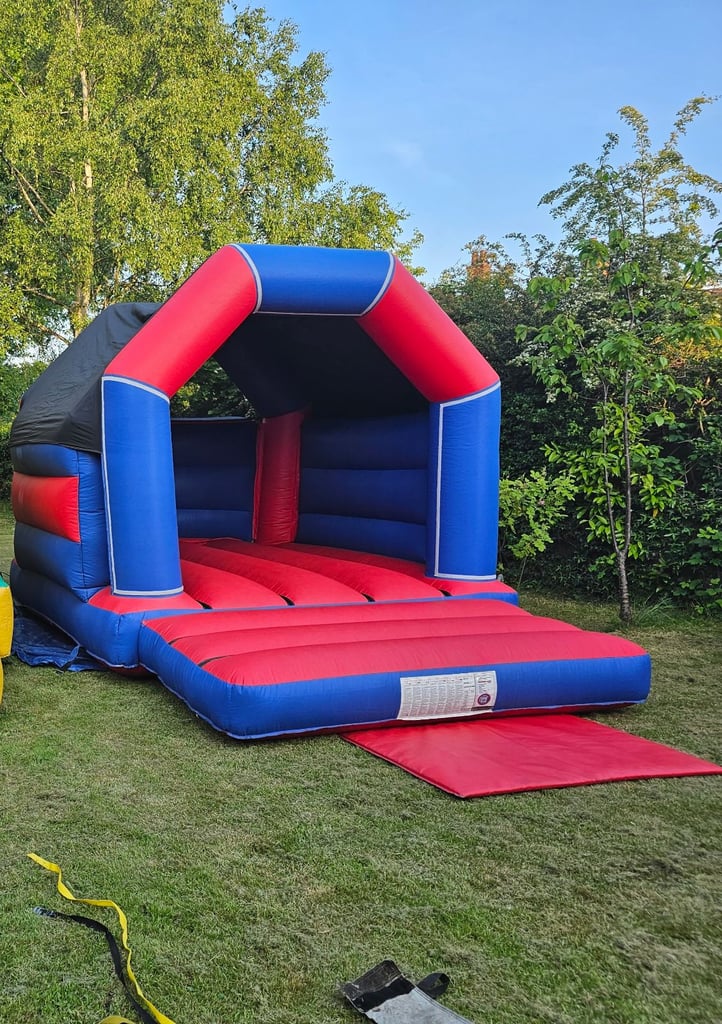 Bouncy castle 12x14