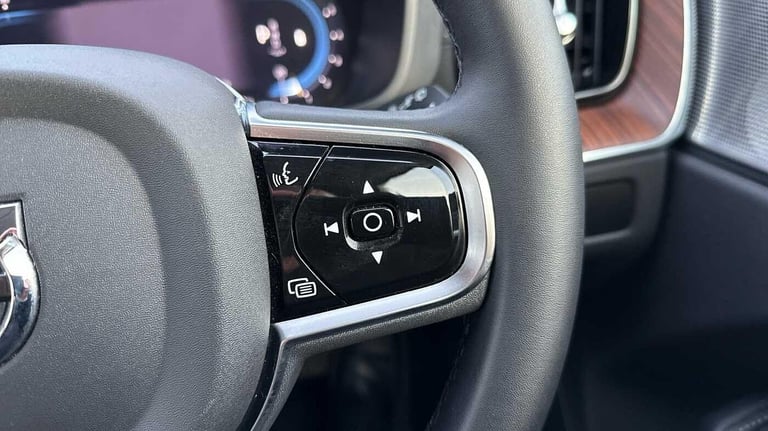 2024 Volvo XC60 Ultimate, B5 AWD Mild hybrid, Petrol, Dark ESTATE Petrol/Electric Hybrid Automatic