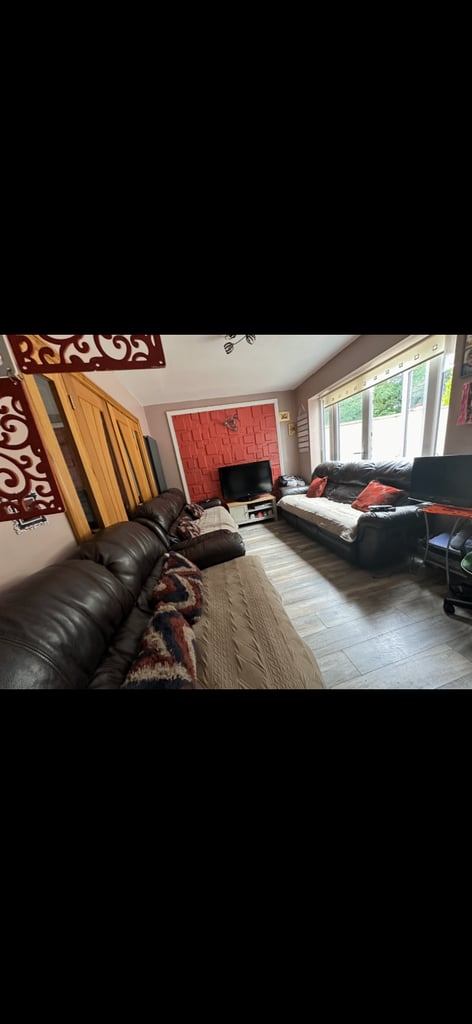 3 bedroom with 2 bathrooms 