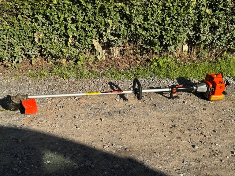 image for Castor turbo 21 petrol strimmer good working order 