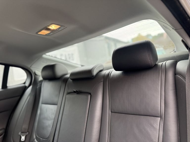 2012 Jaguar XF 3.0d V6 Luxury Saloon 4dr Diesel Auto Euro 5 (240 ps) Saloon Diesel Automatic