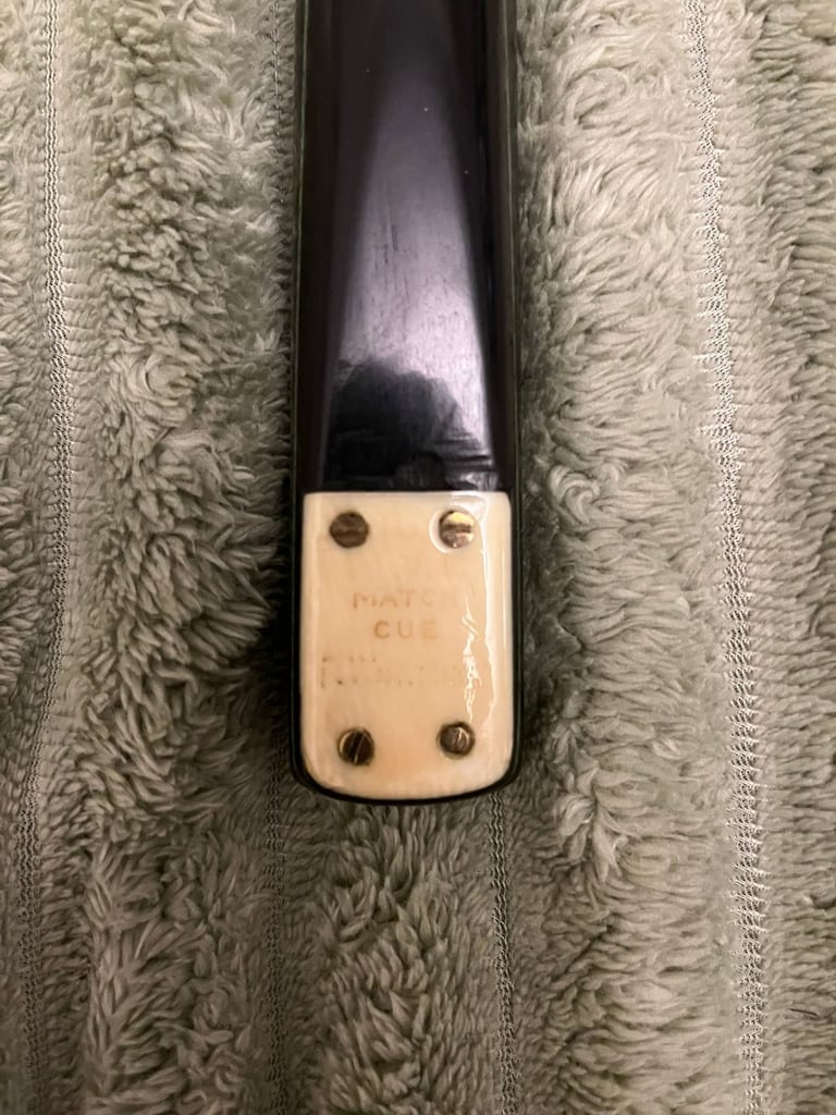 Beautiful Vintage 'Empire Match' One Piece Snooker Cue & Case