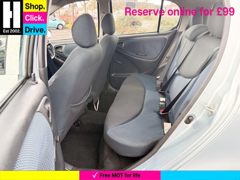 Toyota Yaris 1.3 VVT-i Blue Hatchback 5dr Petrol Manual (133 g/km, 85 bhp) Petrol Manual - Image 28
