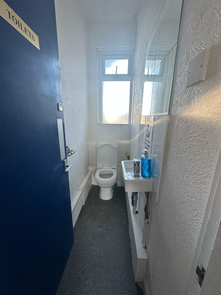 1 Large Double bedroom to Rent in HMO Property (RM18)