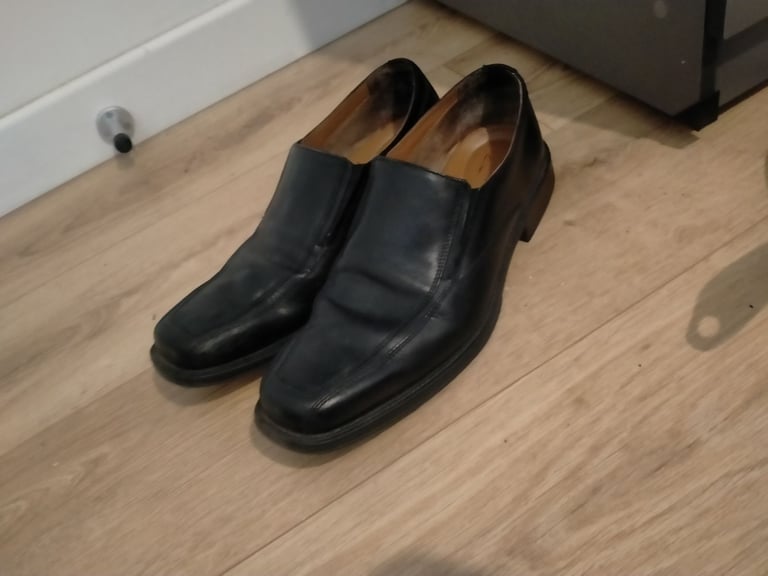 Men’s Black Leather Shoes (Size 11) 