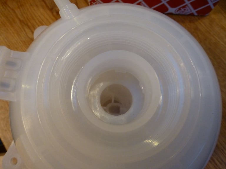 Coolant Expansion Tank Inc Sensor Fits VW Fox Polo Audi A1 Seat Skoda Febi 44535