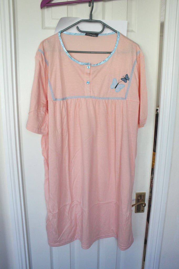 NEW Gabriella Vicenge Women's Peach Dressing Gown and Matching Nightie size M