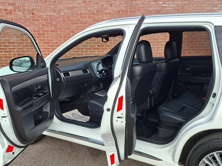 2021 21 Mitsubishi Outlander 2.4 PHEV Dynamic CVT Auto 4WD. 13.8kWh. 1 Owner.